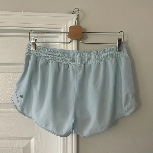 NEW Lululemon 12 Hotty Hot Short 2.5" - Picture 3 of 5